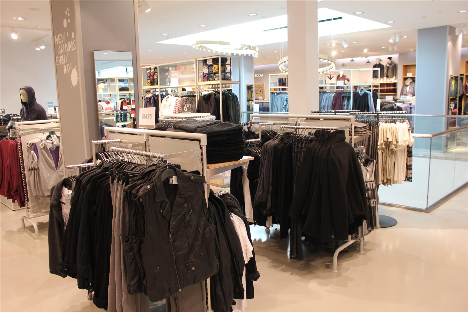 H&M Flagship for Western Canada Chinook Centre (6)