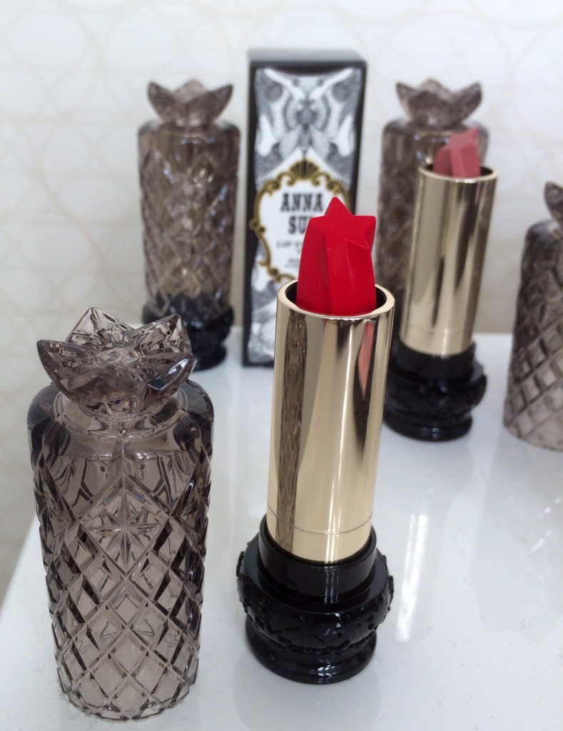 Anna_Sui_Lipstick_V_Star_Shaped_Tube_401