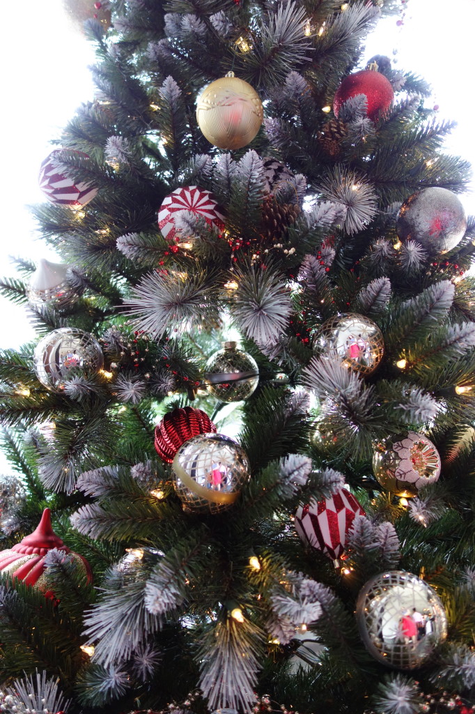 The_Home_depot_Christmas_Collection_2014_Artificial_Tree