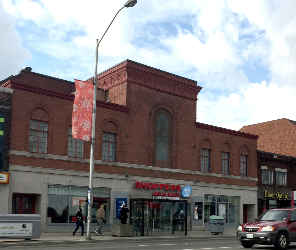 Shoppers_Runnymeader_Theatre_Outside
