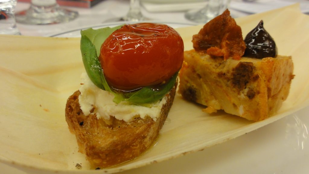 Viva_Las_Tapas_SIAL_16_Tomato_With_Basil_Goat_Cheese_Croustini