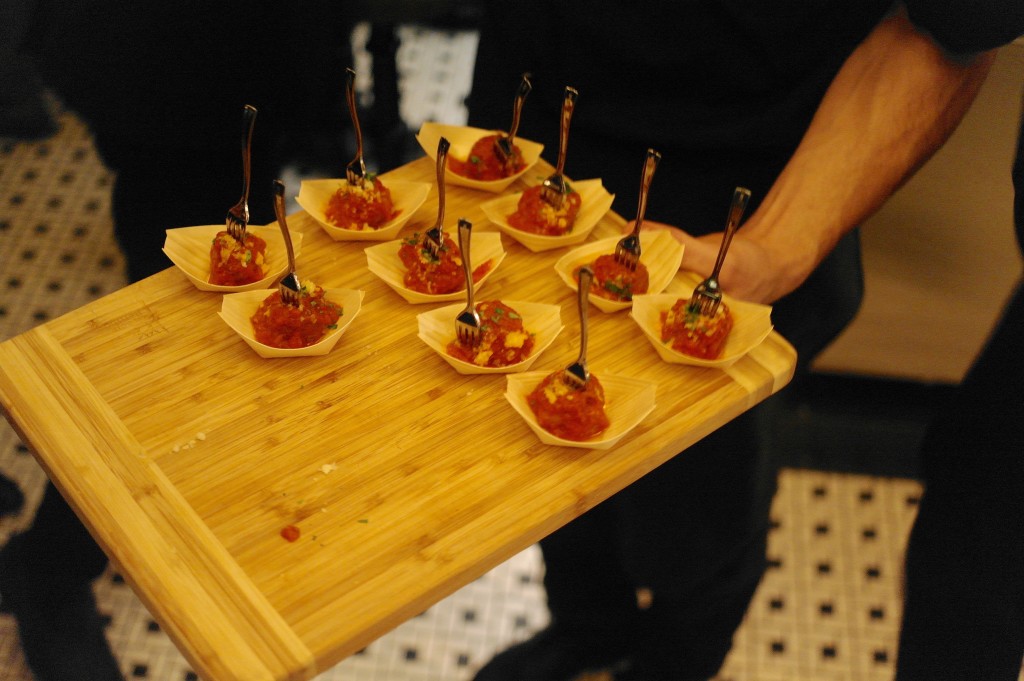 The_Gentlemans_Repertoire_Salon_AVM_Give_Away_Richmond_Marché_Italien_Canapé