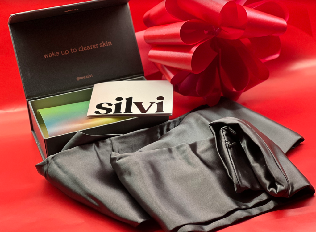 Silvi Anti-Acne Pillow Case in silver-treated mulberry silk